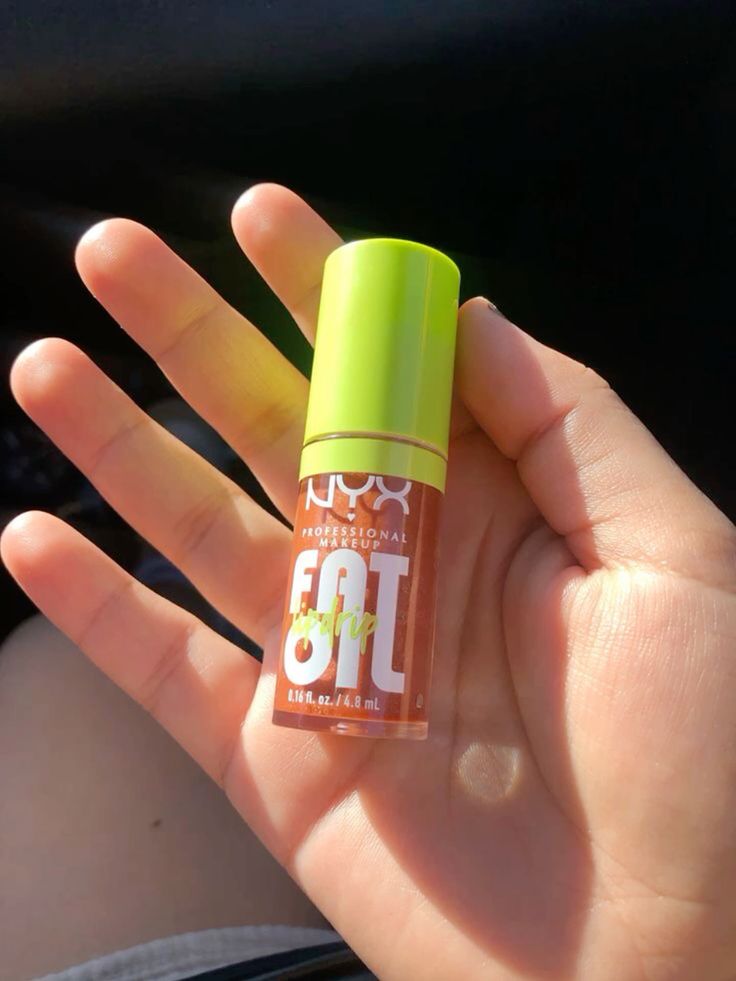 NYX PROFESSIONAL MAKEUP Fat Oil Lip Drip, Moisturizing, Shiny, Vegan Tinted Lip Gloss, Non-Sticky Finish, 12H Hydration, Squalane, Raspberry and Cloudberry Oils - SPLASH OF CREAM